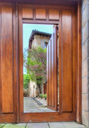 APARTAMENTOS PALACION DE SANTILLANA